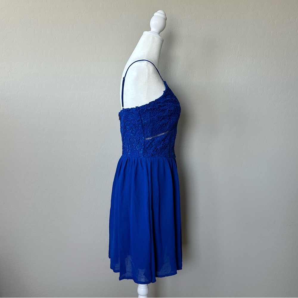 Soieblu Princess Cut Lace Bodice Dress - Picture 5 of 10